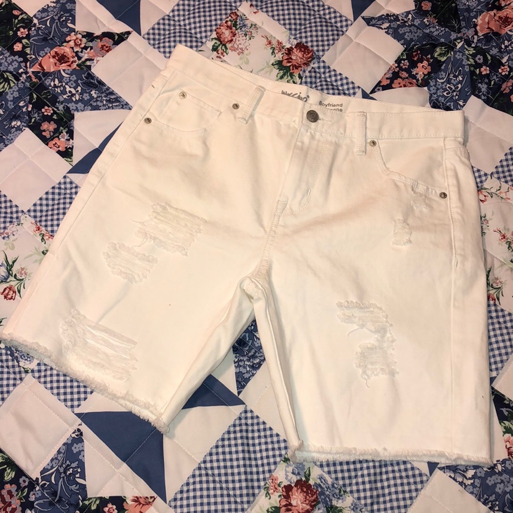 White Distressed Jean Shorts size 6 28 waist Nice